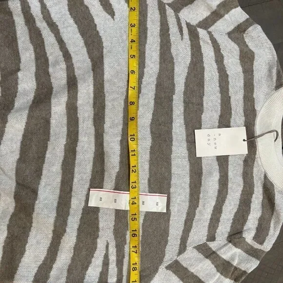 NWT A New Day Beige & Brown Animal Striped Sweater - Picture 4 of 6